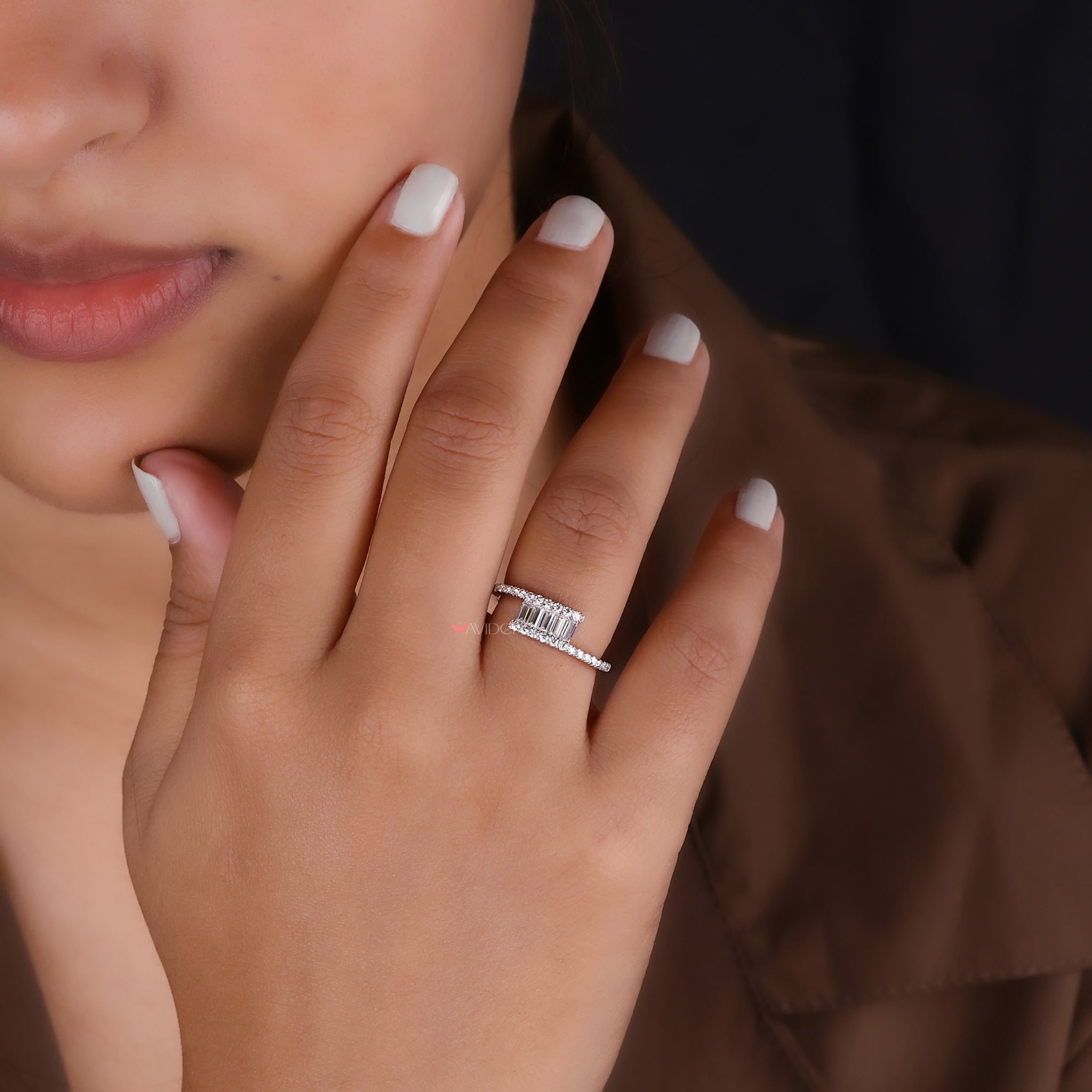 An Avideri engagement ring with a clear moissanite center.
