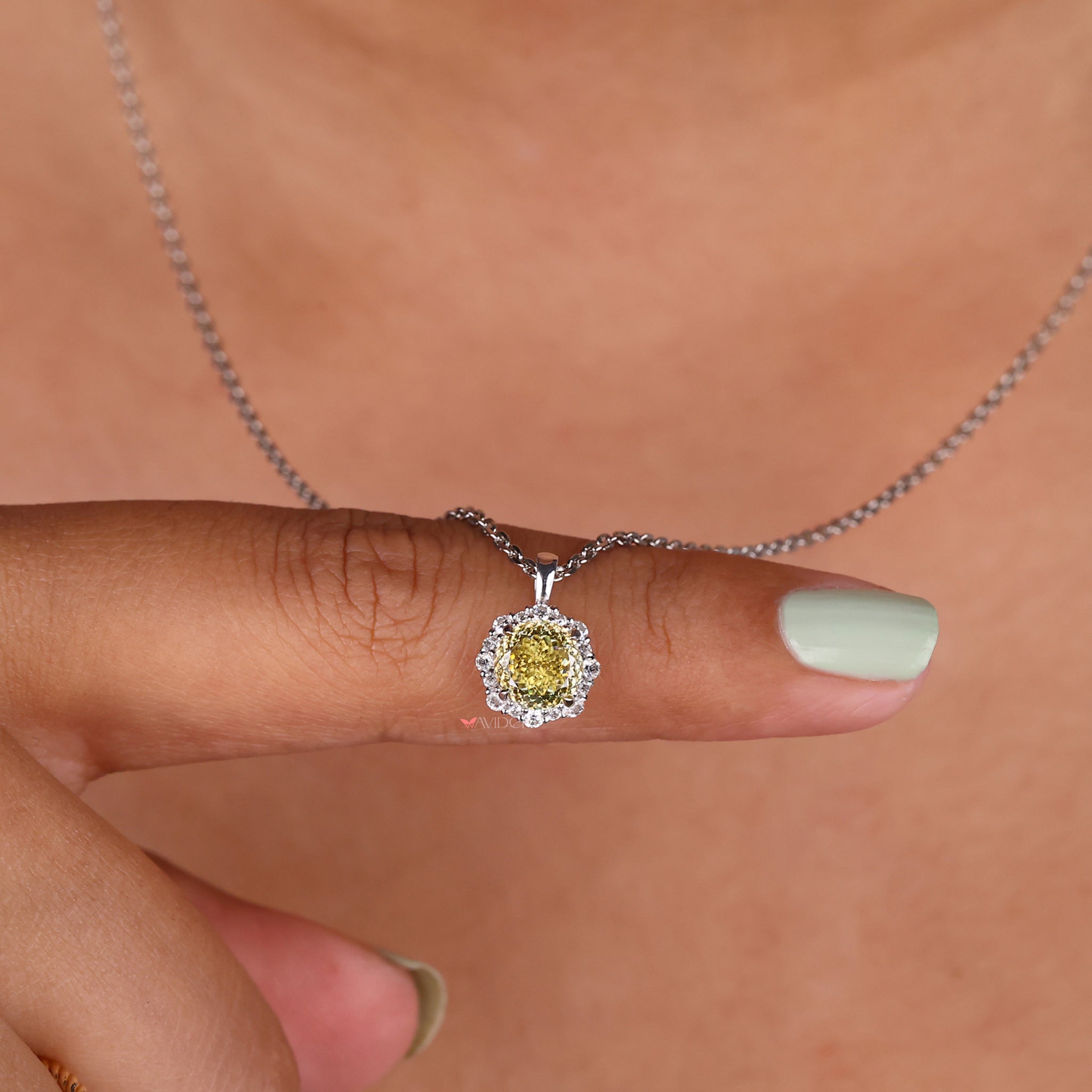 Moissanite pendant offering excellent clarity and brilliance.