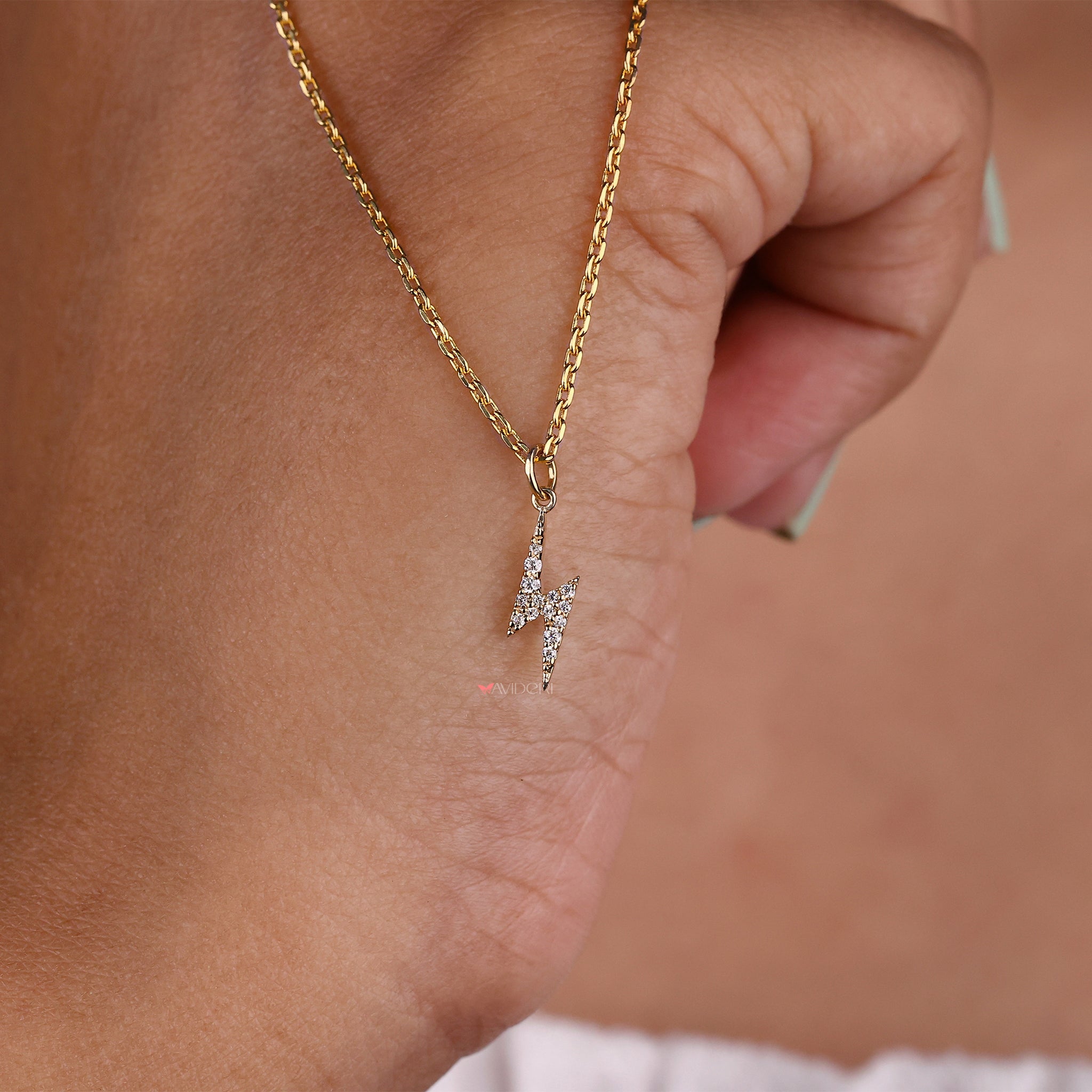 Buy gold pendant as a stylish and meaningful gift.