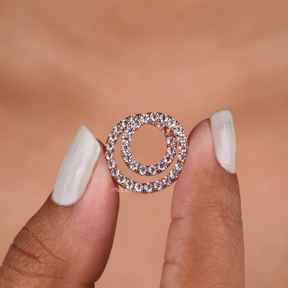 Avideri pendant showcasing fine craftsmanship.
