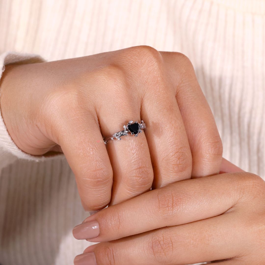 Heart cut engagement ring with a leaf style wedding band for added charm.
