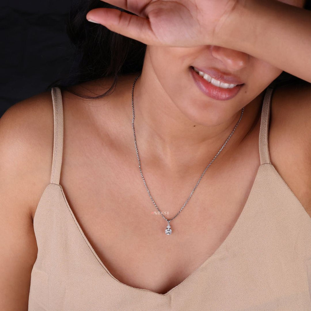Round cut pendant with a stunning moissanite stone.
