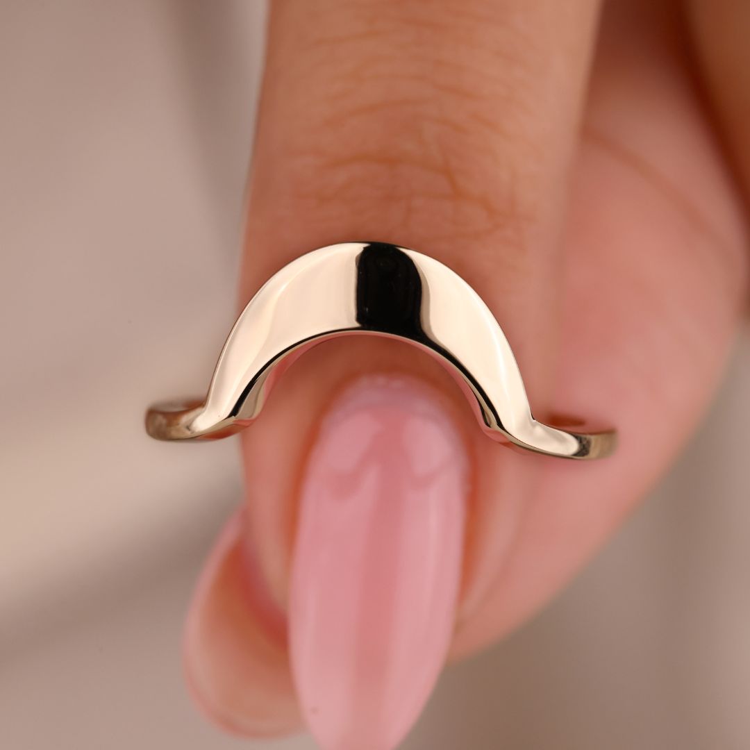 U shaped ring with timeless elegance and a classic style
