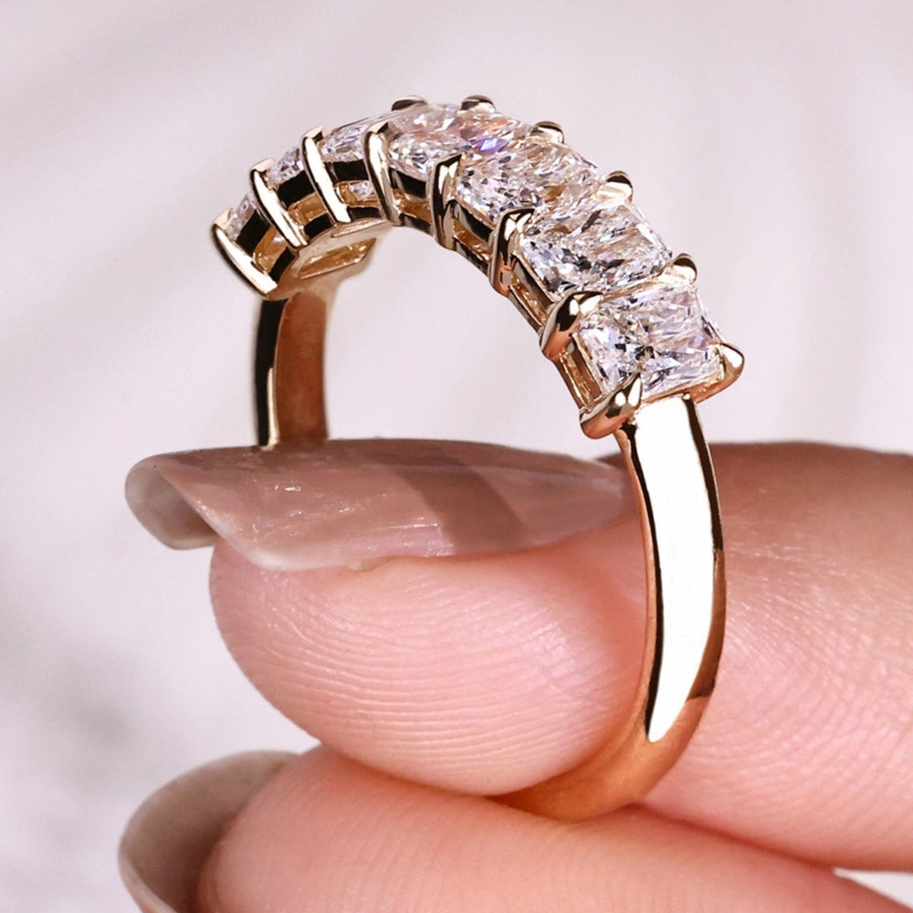 Radiant cut wedding band with brilliant diamonds for timeless elegance.
