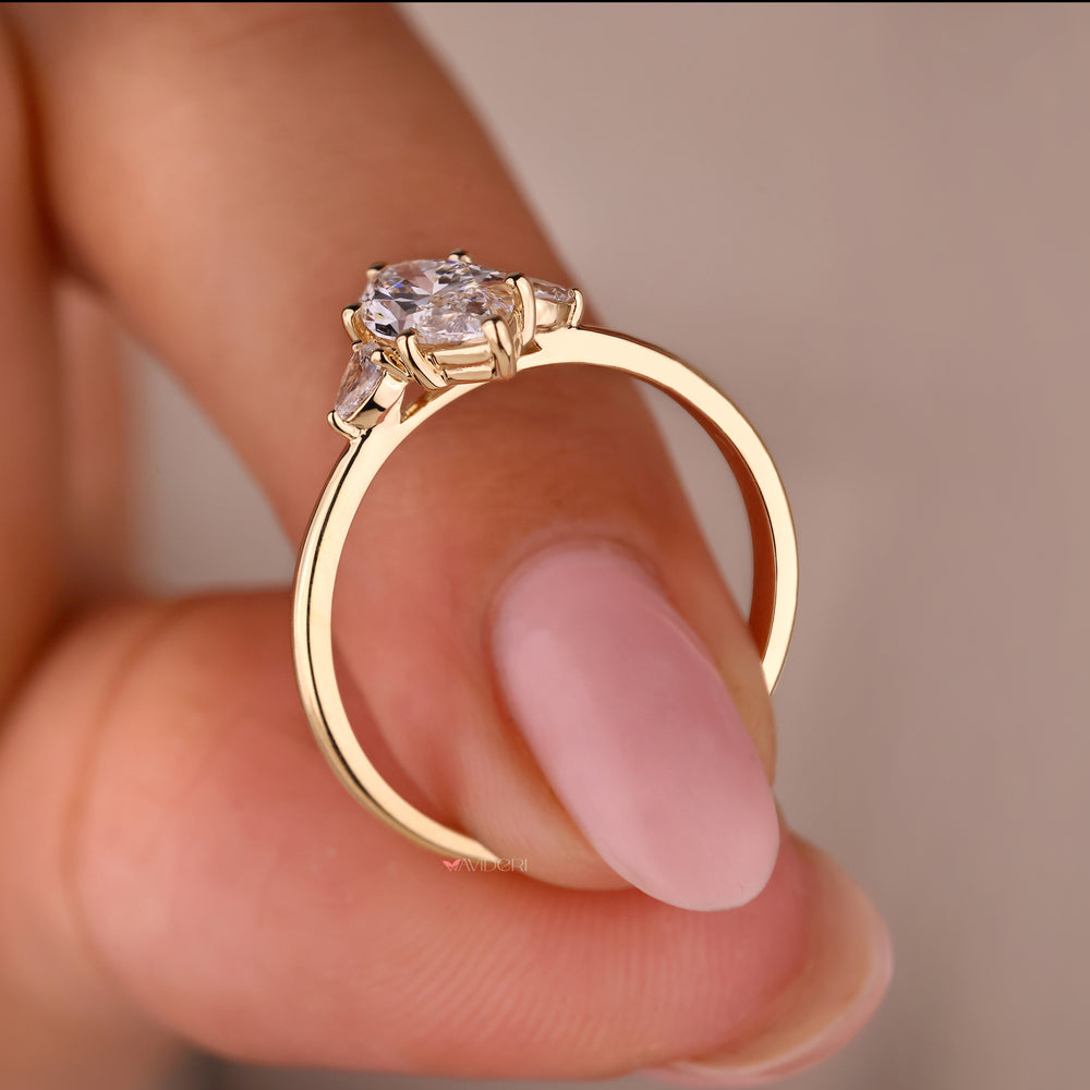 Yellow gold ring with a luxurious finish.
