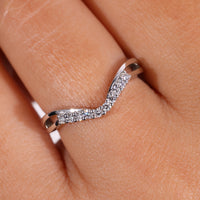 Curved Wedding Band – Round Diamond