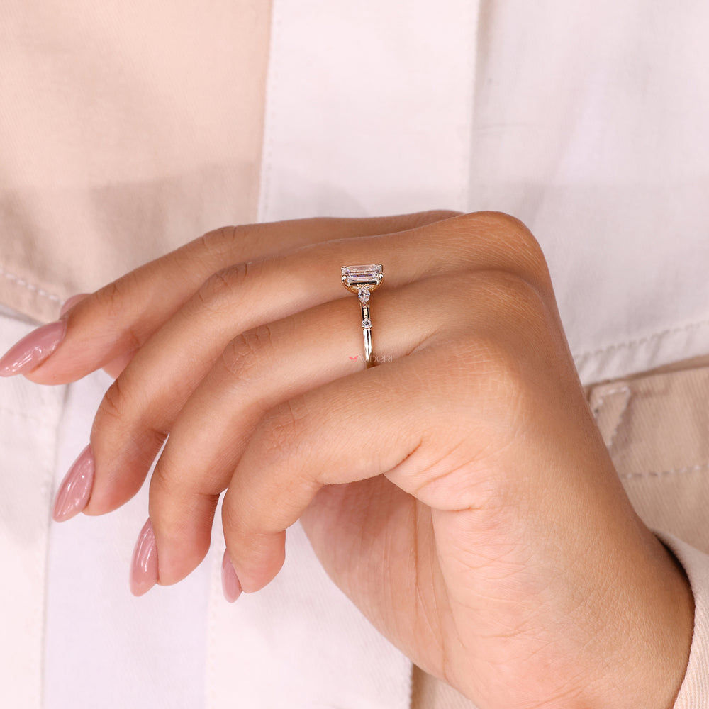Classic round diamond engagement ring radiating brilliance and charm.
