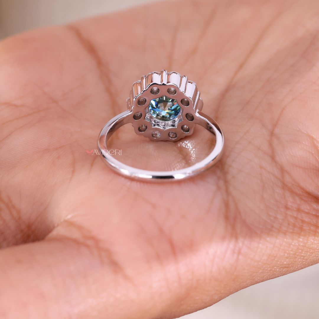 White gold ring shows off cool tones and a polished modern finish.


