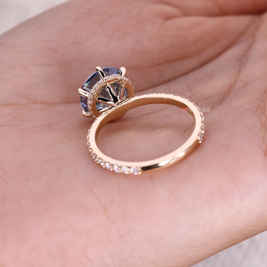 A yellow gold engagement ring that blends warmth with timeless appeal.
