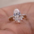 Pear engagement ring with wedding band in elegant design.