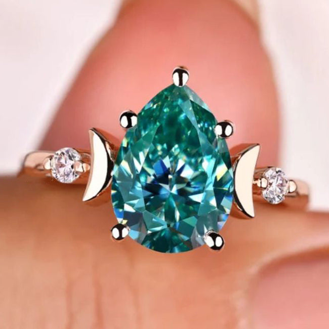 Pear Cut Engagement Ring shines beautifully with a modern look.
