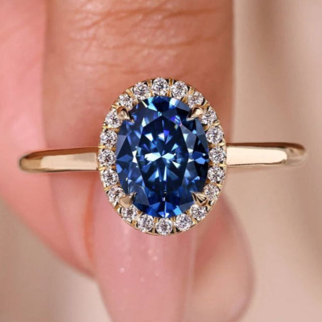 This dark blue moissanite ring adds a bold and unique touch to your collection.
