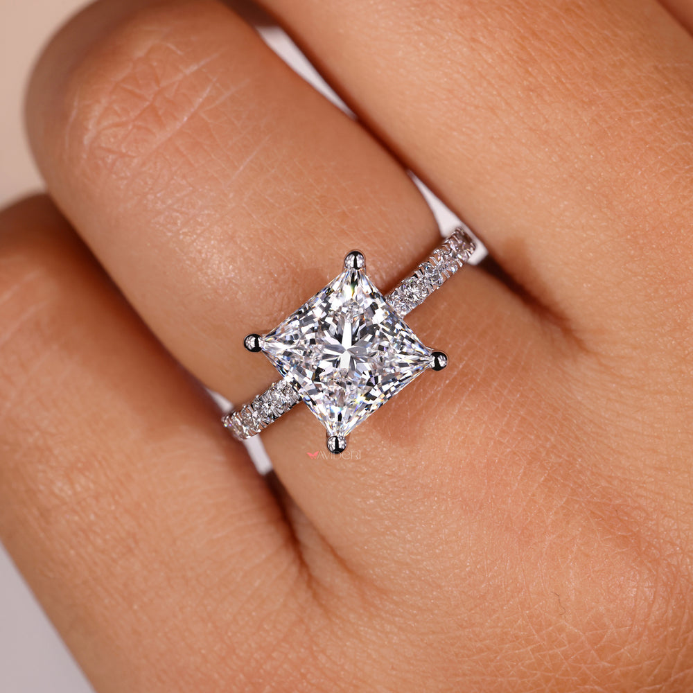 Prong setting princess cut ring with exceptional brilliance
