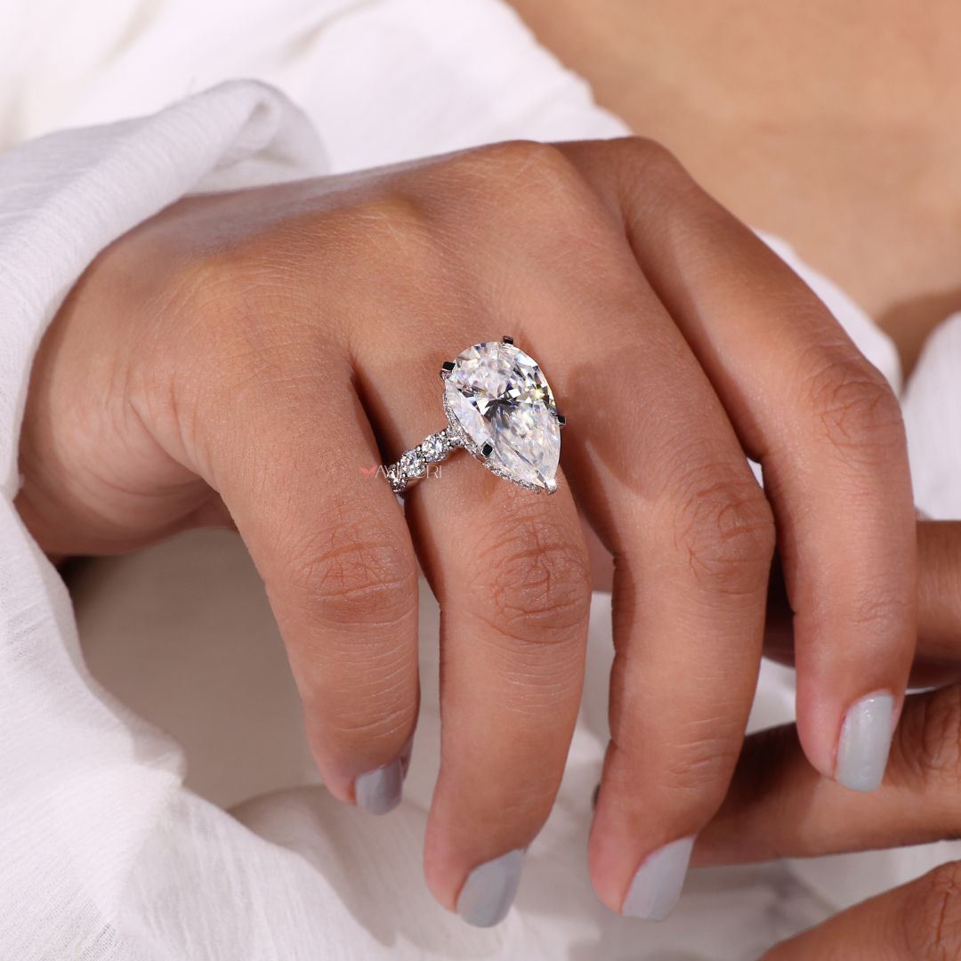 5 prong setting holding a pear-shaped cut.
