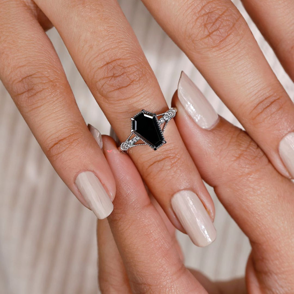 Vintage engagement ring that combines history and modern luxury.
