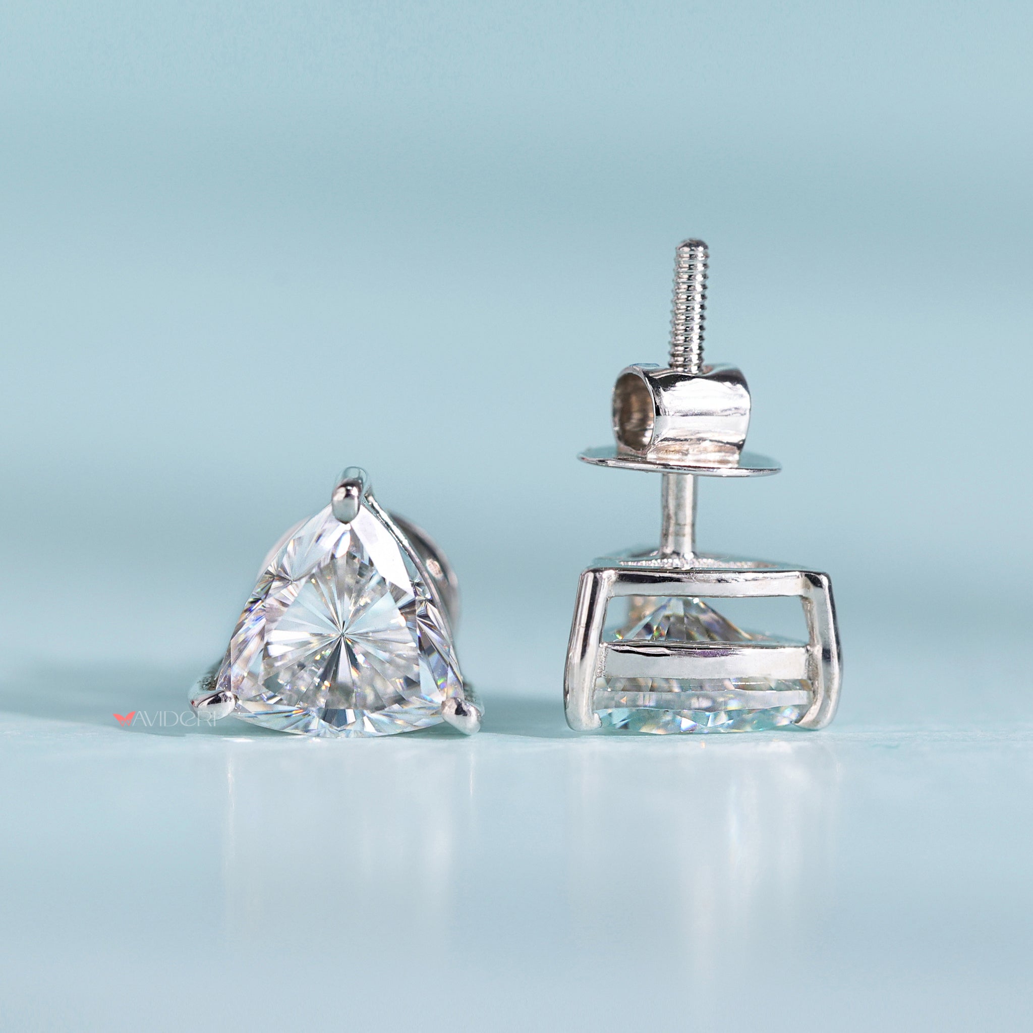 The basket setting earrings securely hold the stones with style.