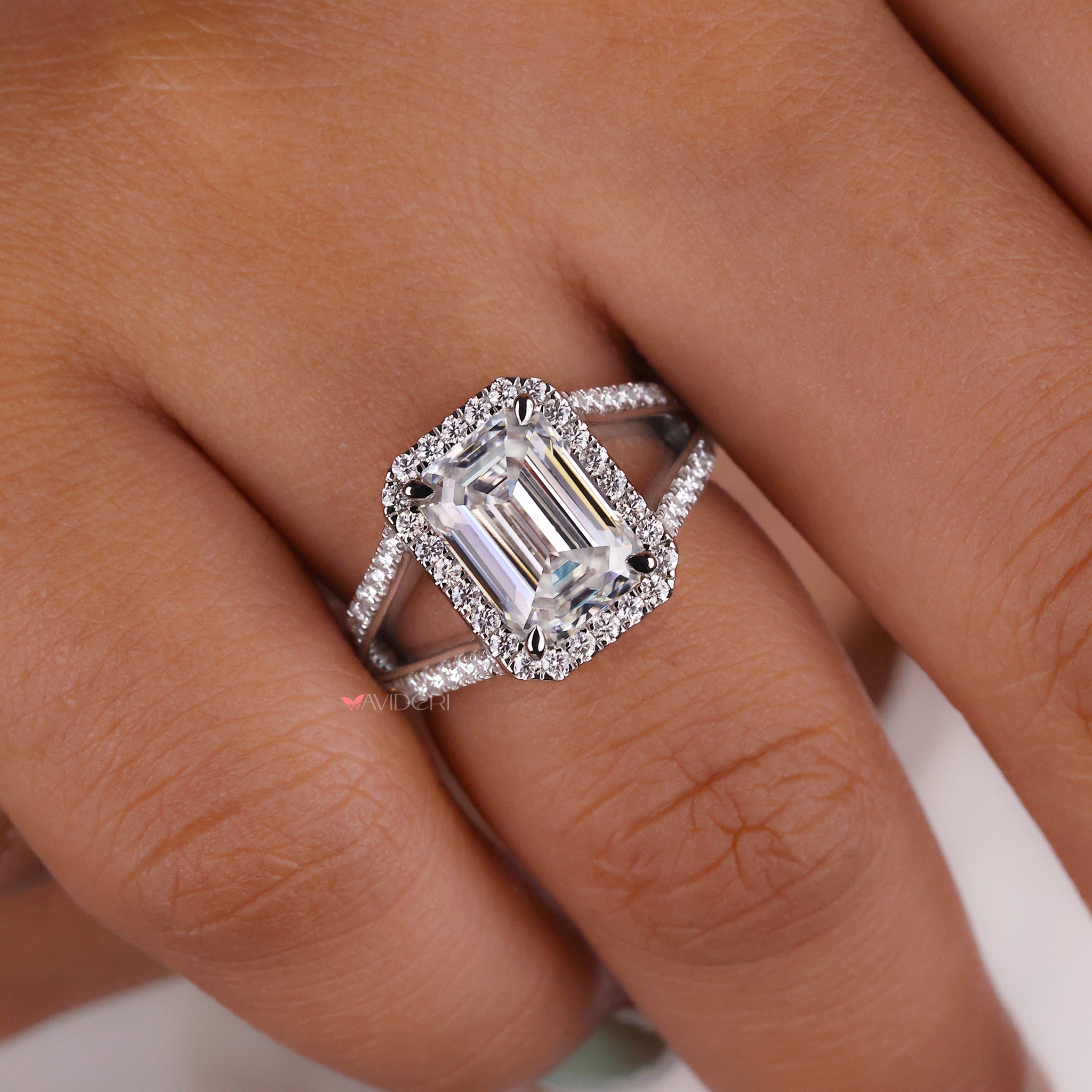 Avideri ring with a beautifully detailed band and sparkling Moissanite stone.
