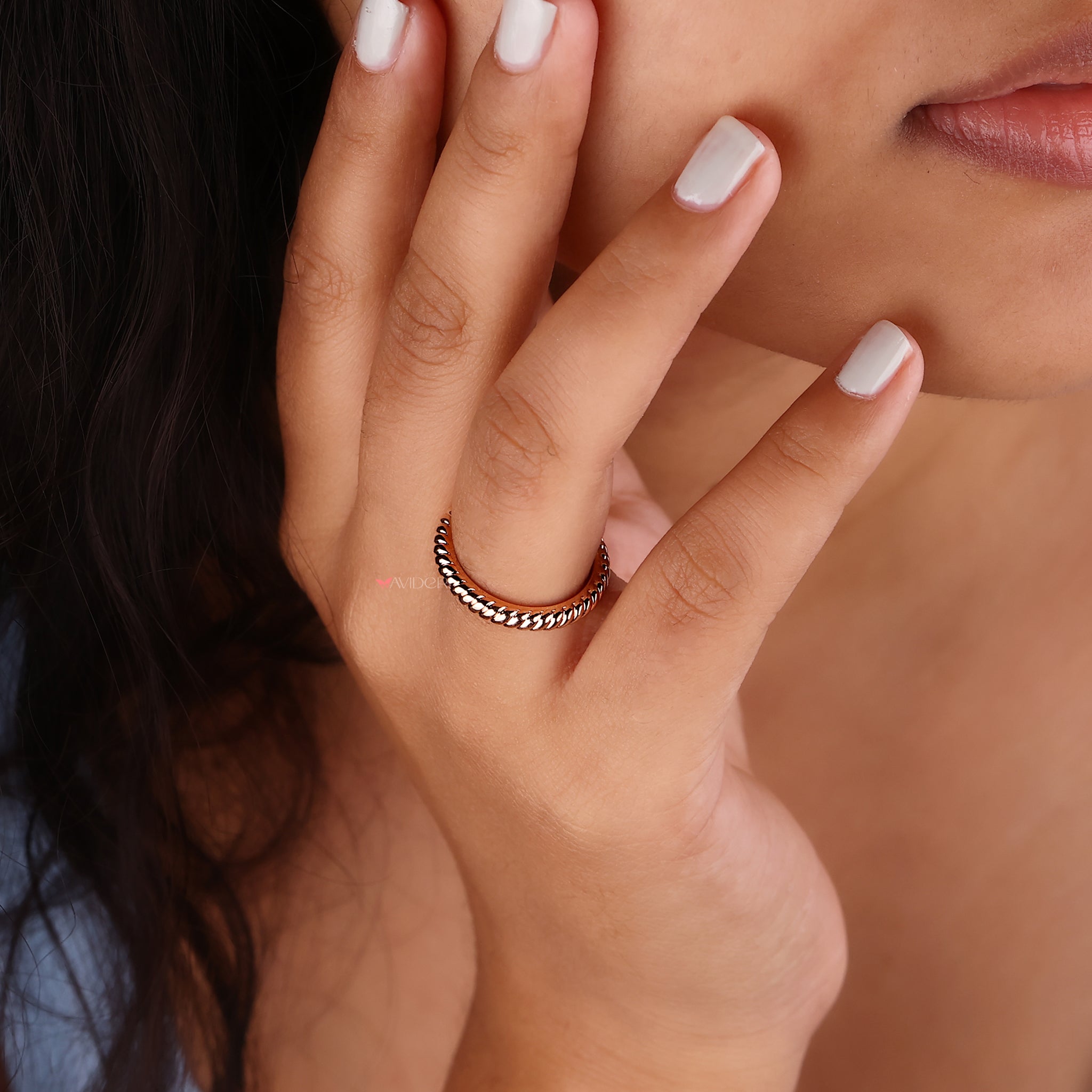 Unique design band combines artistic structure with fine craftsmanship for a standout piece.
