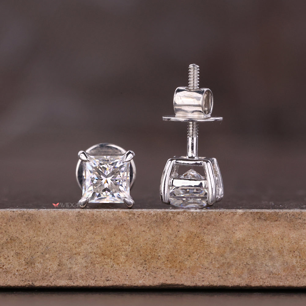 The Avideri earrings offer modern style and lasting elegance.