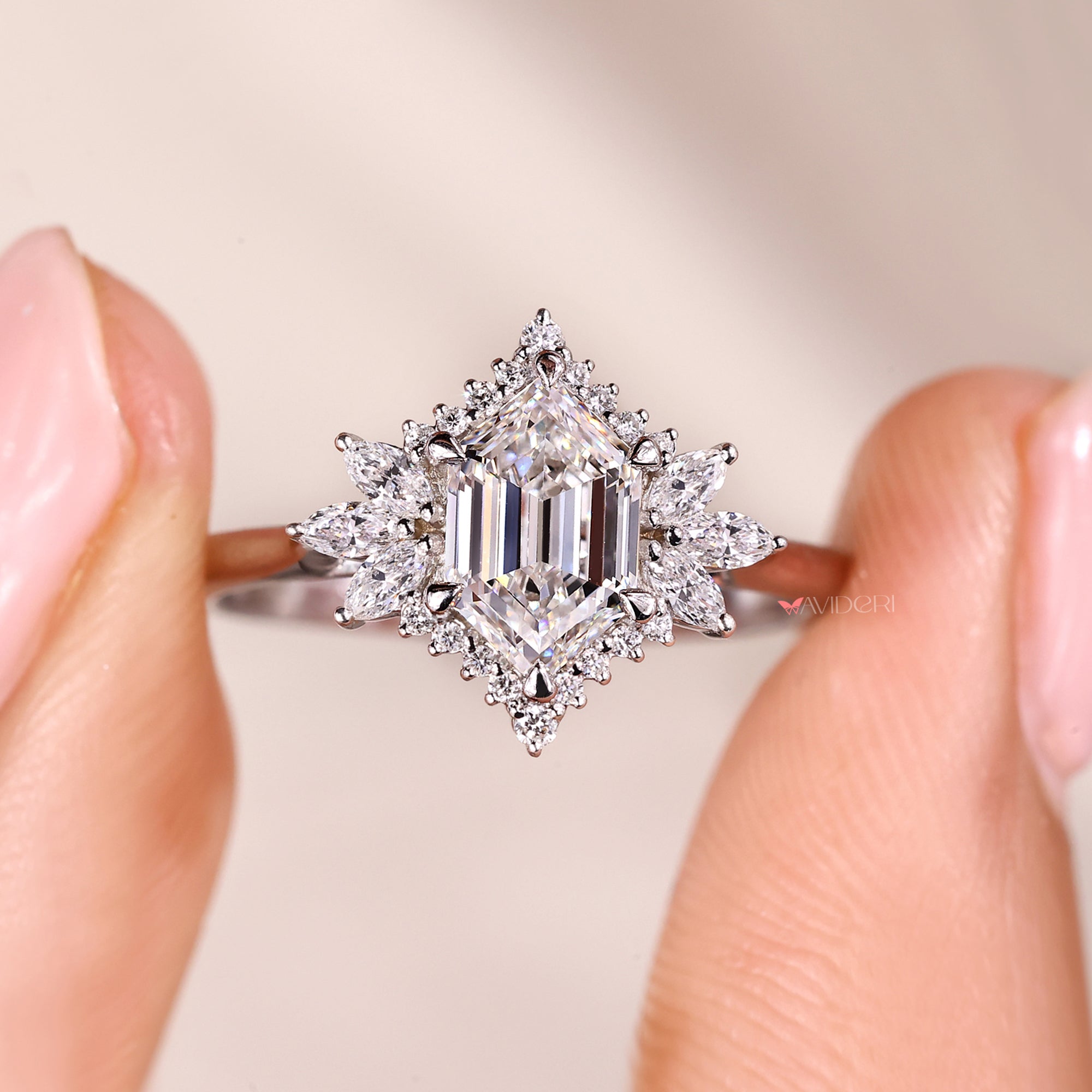 6 claw prong setting in antique ring design.