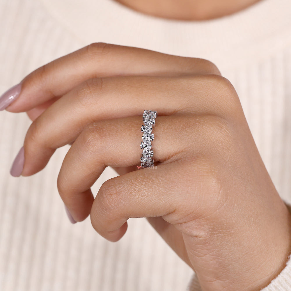 Simple wedding band with a timeless, elegant design.
