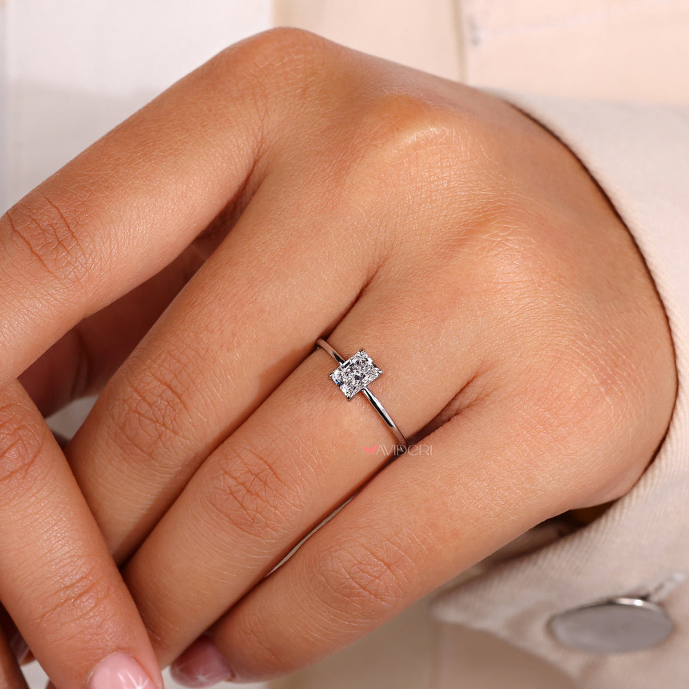 Prong setting ring showcasing a radiant diamond centerpiece
