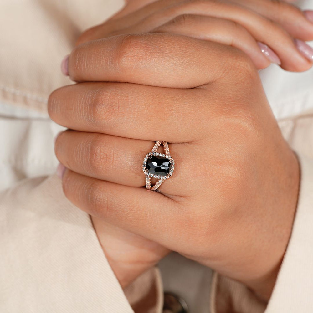 Avideri ring with a stunning rose cut design for an elegant feel.
