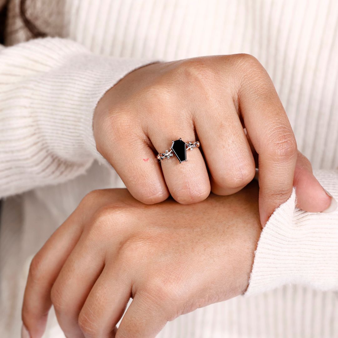 Classic round cut engagement ring with a vintage-inspired design.
