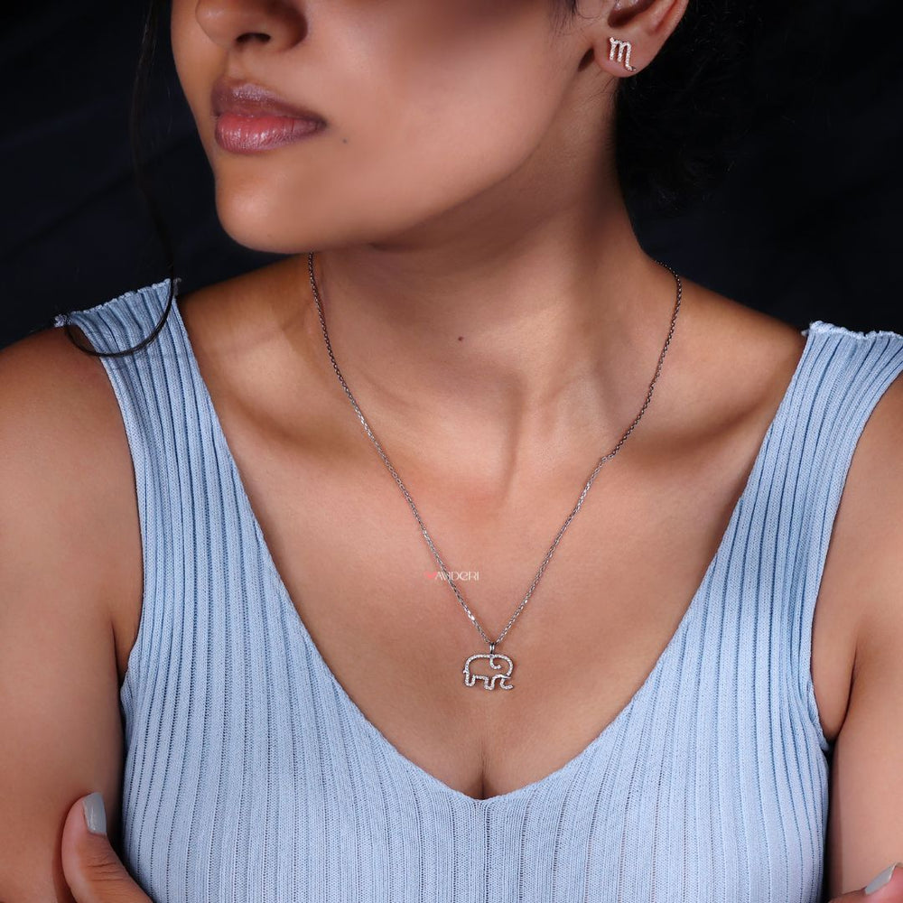 Round pendant with moissanite and elephant shape.
