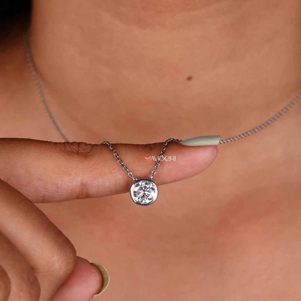 Round moissanite pendant with a classic bezel setting design.
