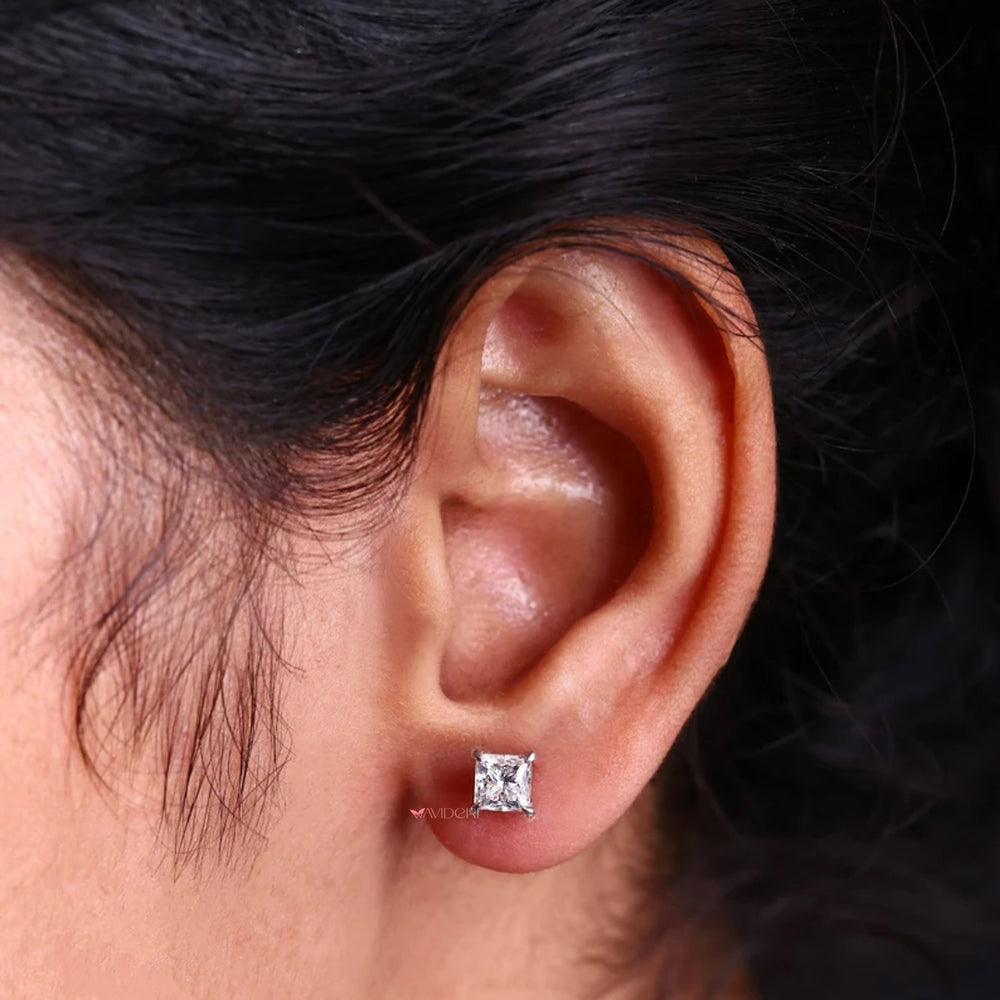 The 4 claw prong earrings securely hold the gemstone with style.