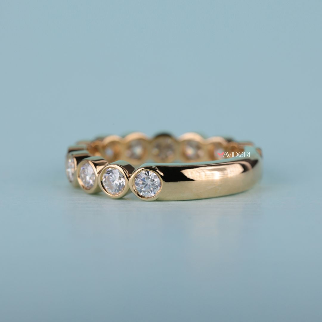 Round cut moissanite creates soft brilliance with an ethical and radiant touch.
