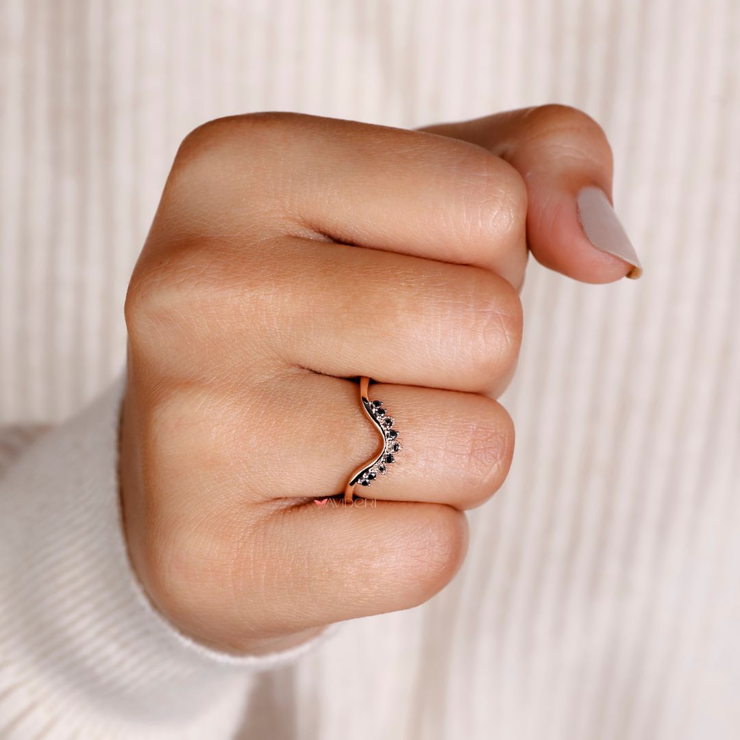 Milgrain wedding band with delicate edge details.