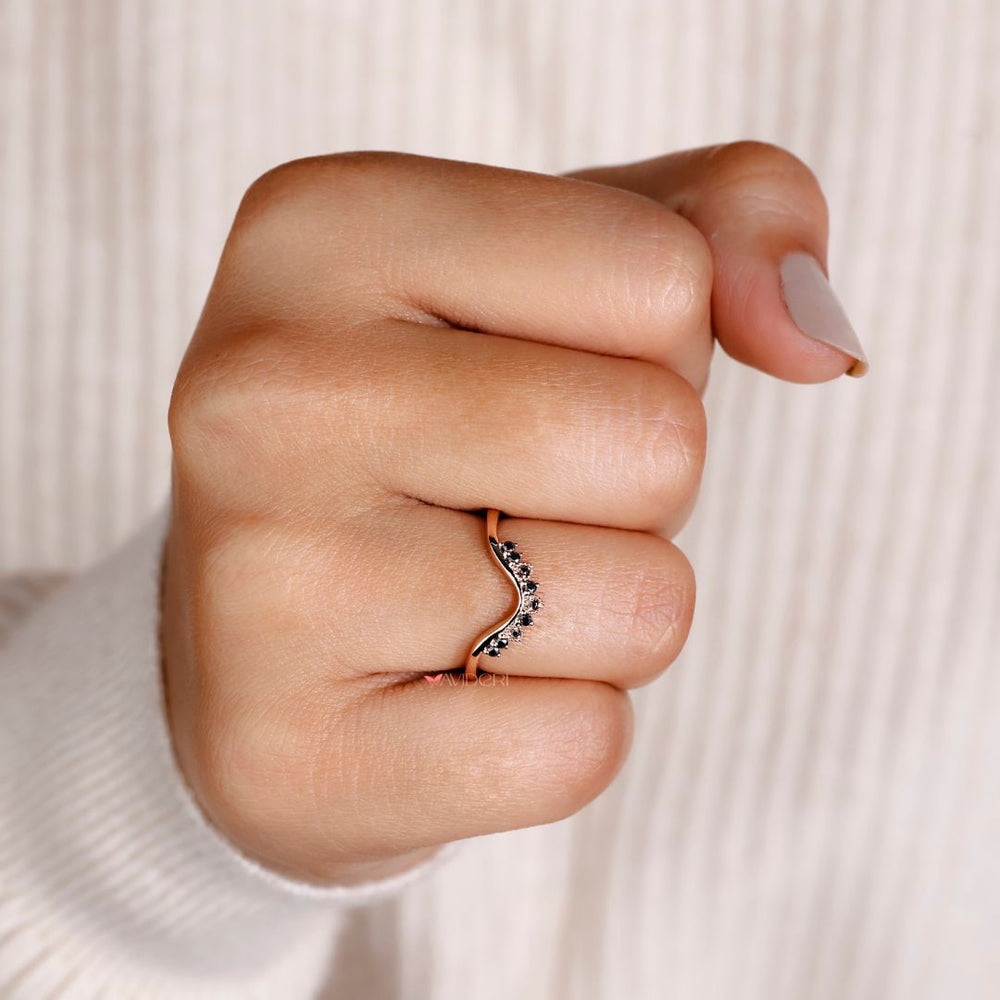 Milgrain wedding band with delicate edge details.