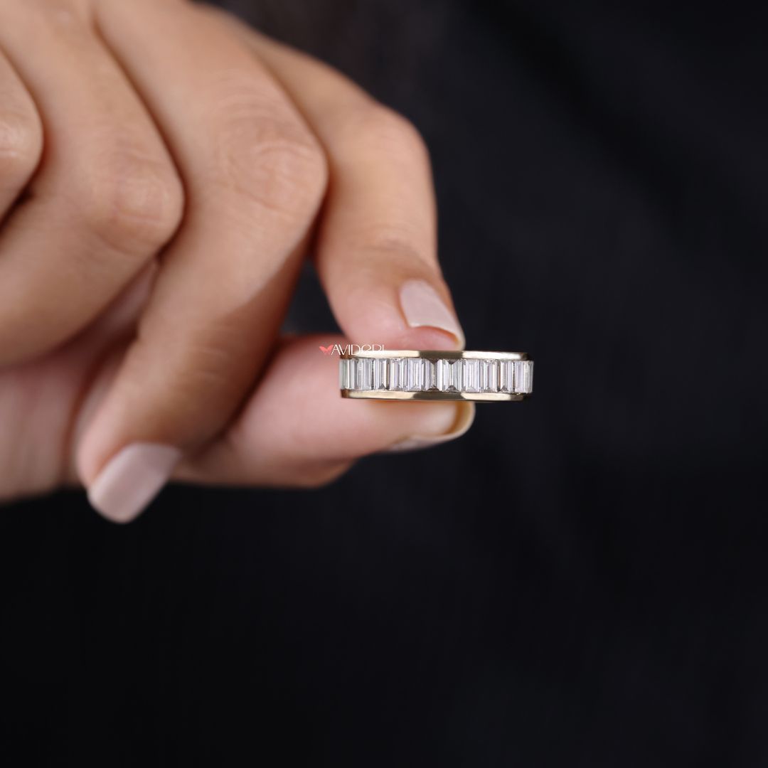 Polished yellow gold sets the tone for this refined moissanite piece.
