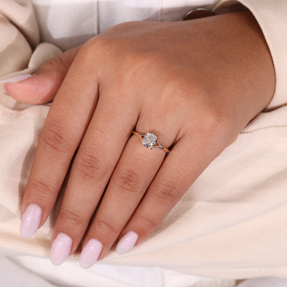 4 prong claw setting buy engagement ring custom ring
