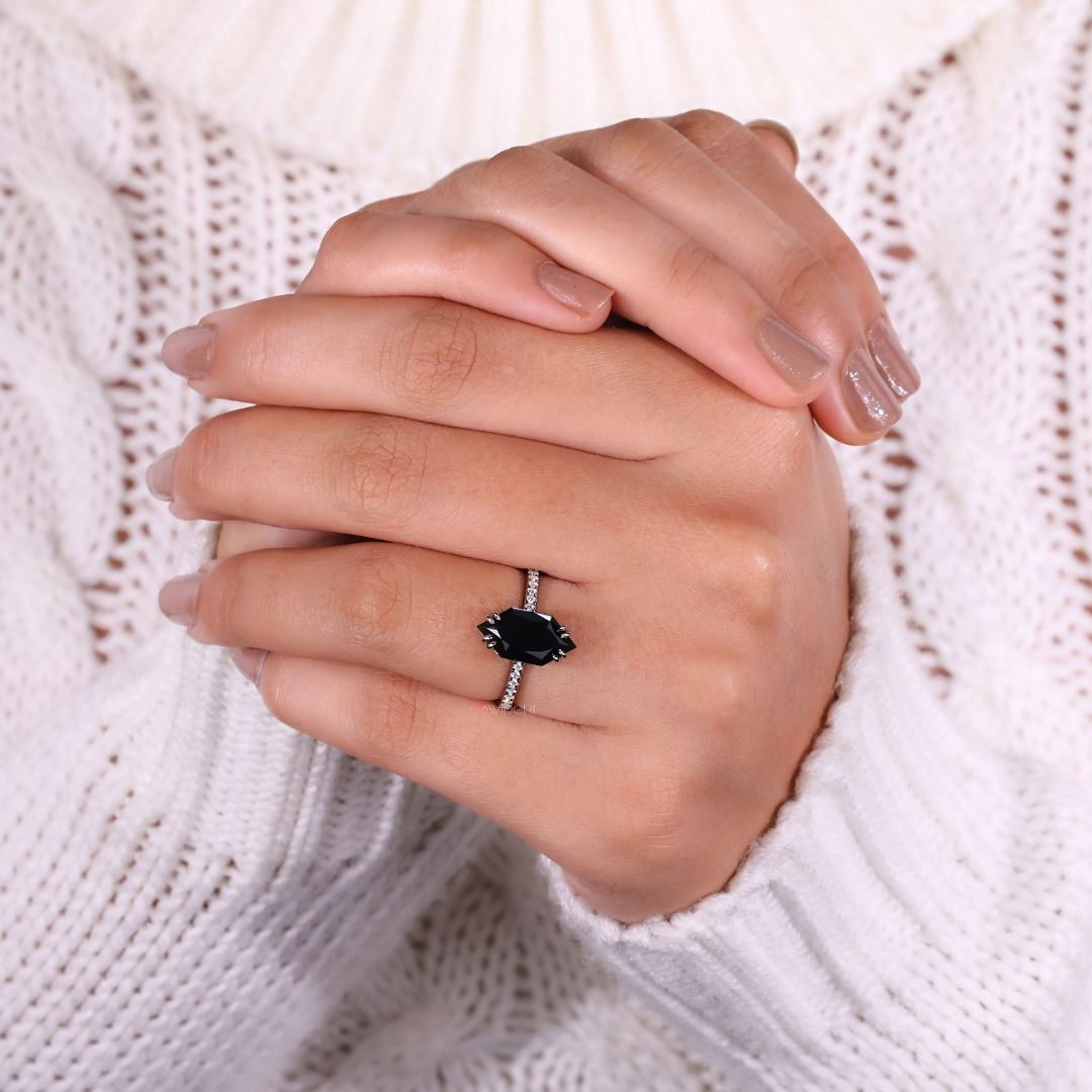 Avideri ring crafted with Lab Grown Diamonds.
