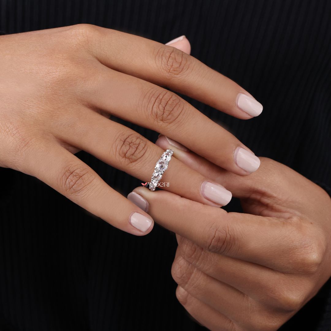Luxury wedding band blends high-end craftsmanship with refined style.
