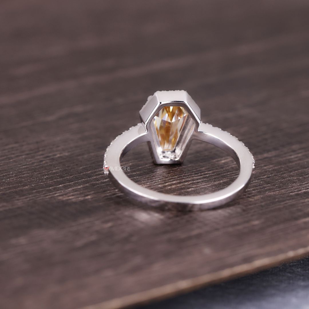 White gold engagement ring with a classic, timeless appeal.
