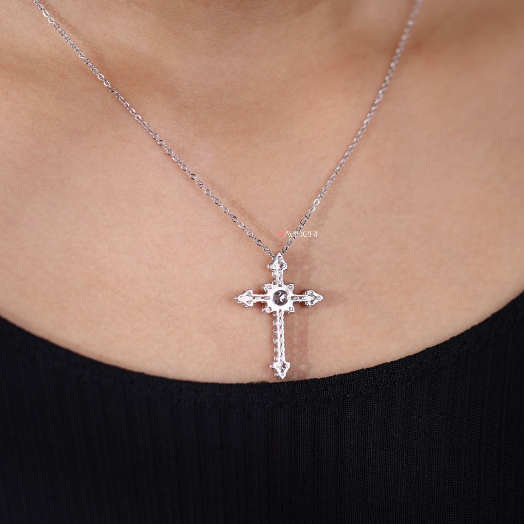 Religion pendant expresses personal beliefs with elegant design.