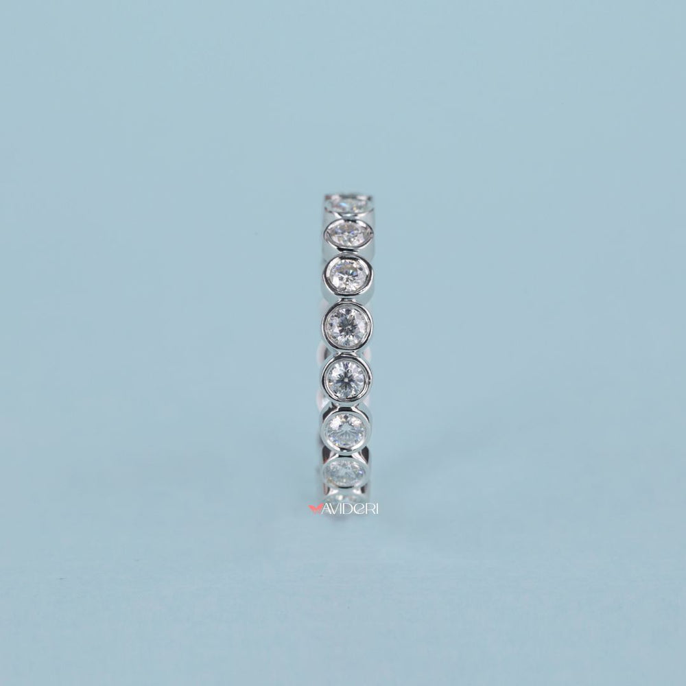 Round cut moissanite sparkles brilliantly in a clean, timeless design.

