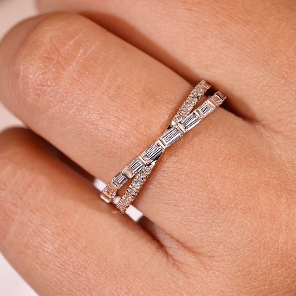 Avideri band with gorgeous round diamonds.
