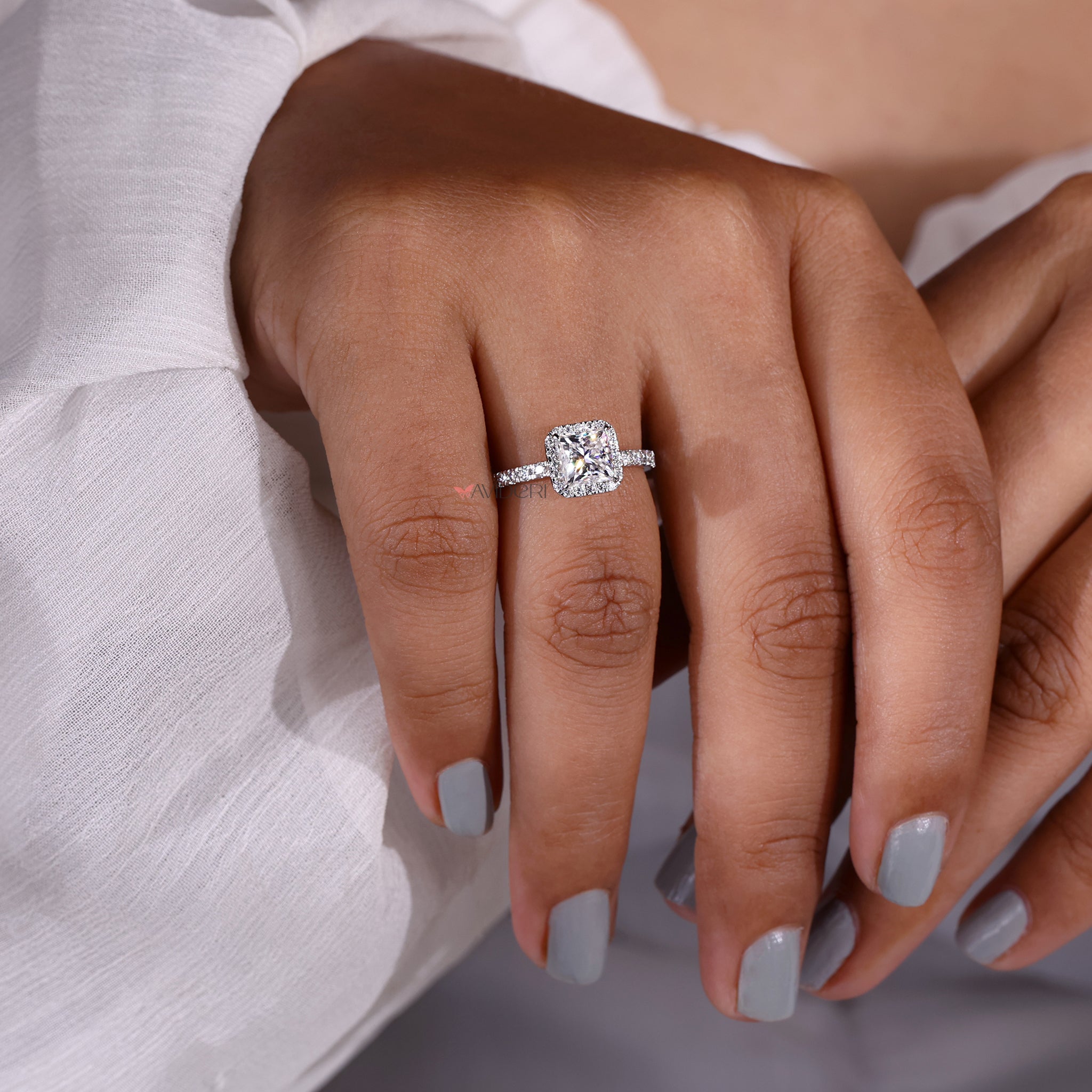 Round cut pave setting ring with a luxurious finish.
