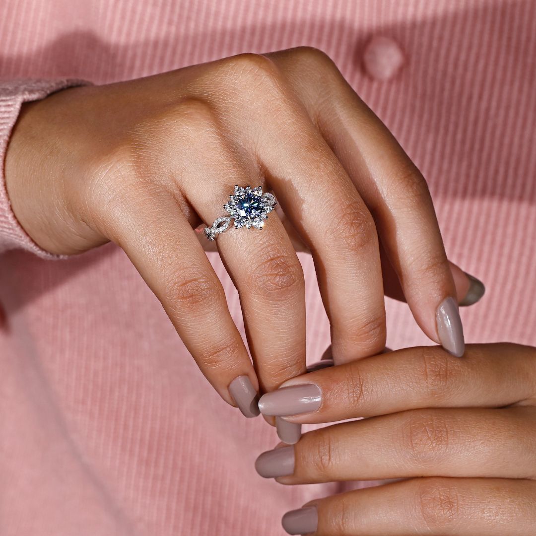 Dark royal blue ring with a bold and striking color, perfect for any occasion.
