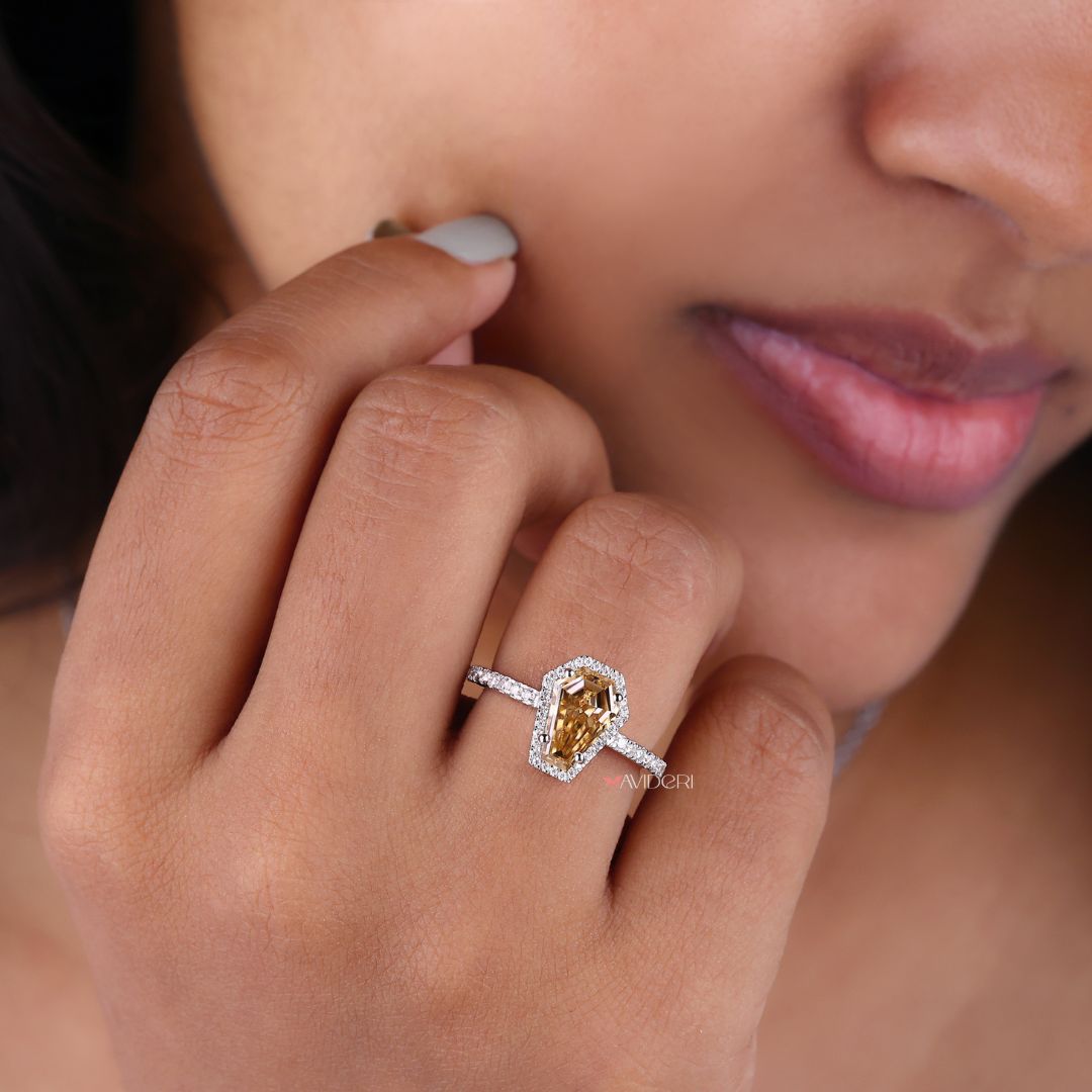 Round cut ring pave setting showcasing brilliant diamonds.
