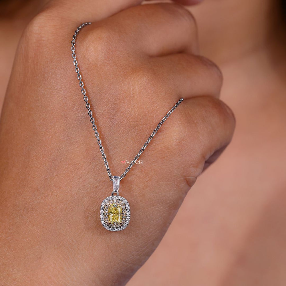 Round cut pendant with double halo in yellow gold.