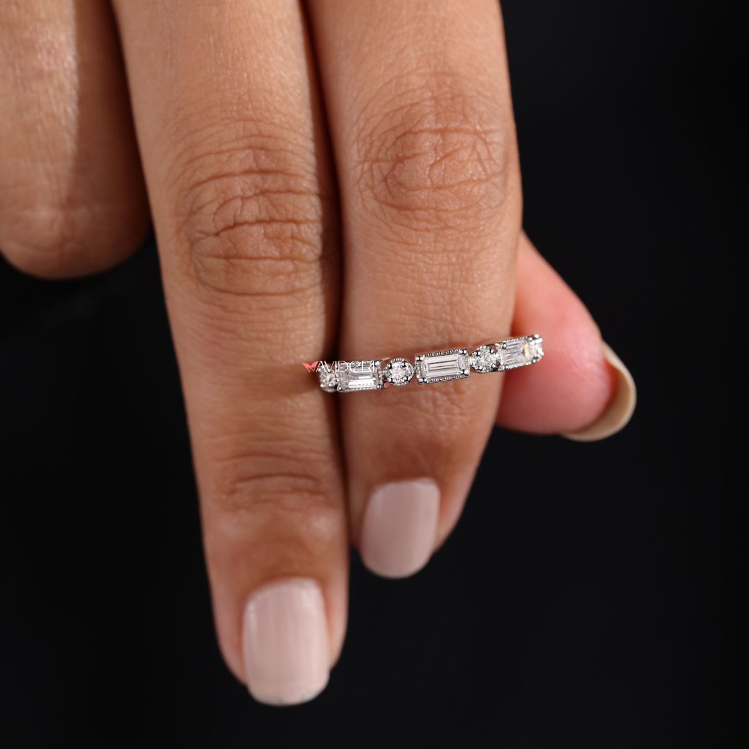 Handmade jewelry captures unique charm with skilled, artisanal work.
