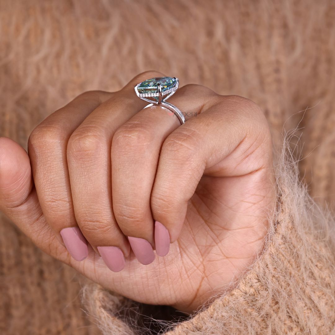Celebrate love with a first anniversary ring crafted to impress.
