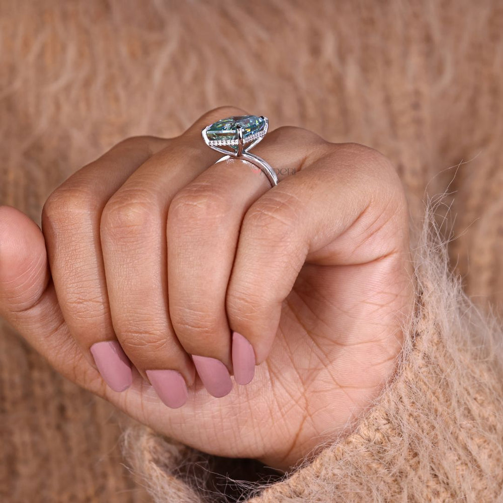 Celebrate love with a first anniversary ring crafted to impress.
