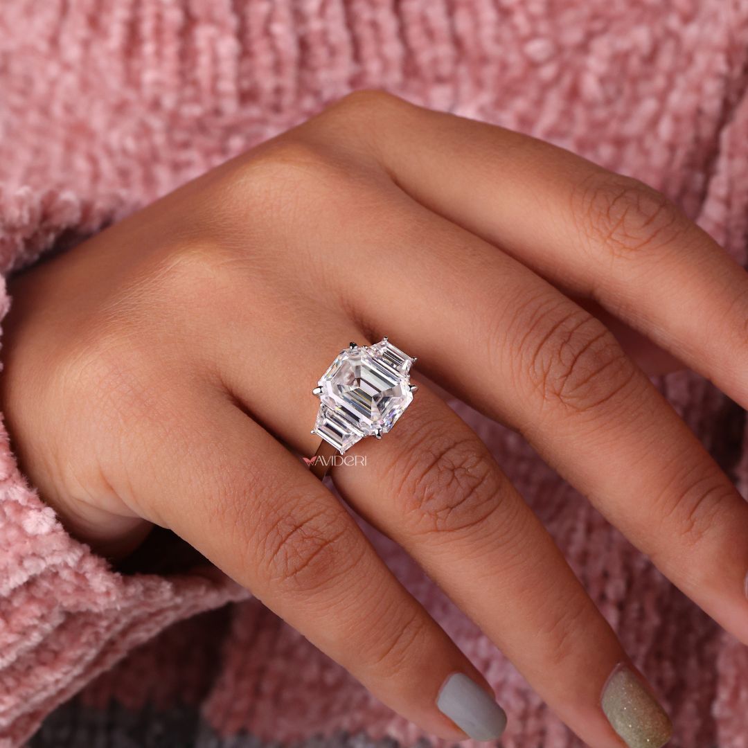 Moissanite white gold ring for a luxurious and refined appearance.

